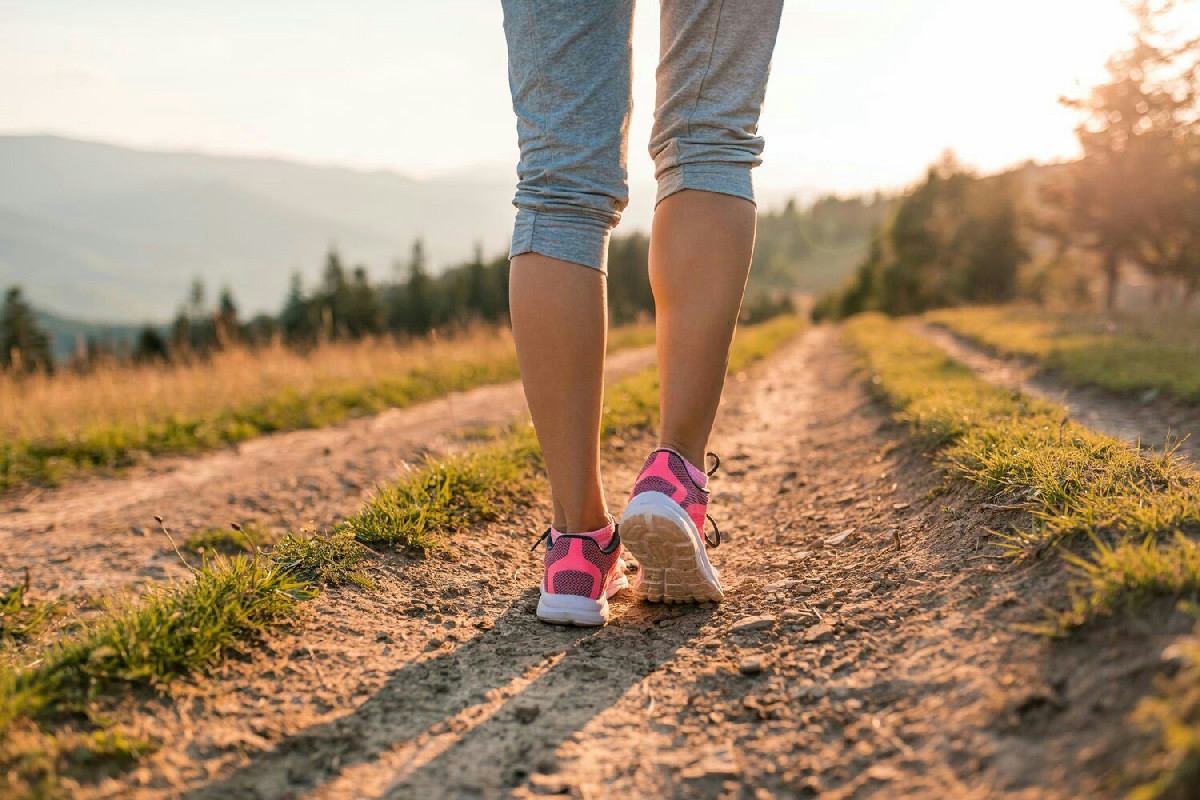 Camminare nelle giornate fredde: benefici per il corpo, precauzioni da seguire e consigli utili
