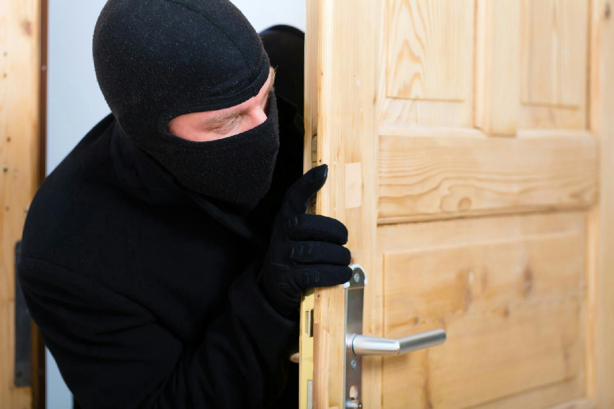 I ladri analizzano ogni angolo della casa: strategie efficaci per proteggere l’abitazione in sicurezza