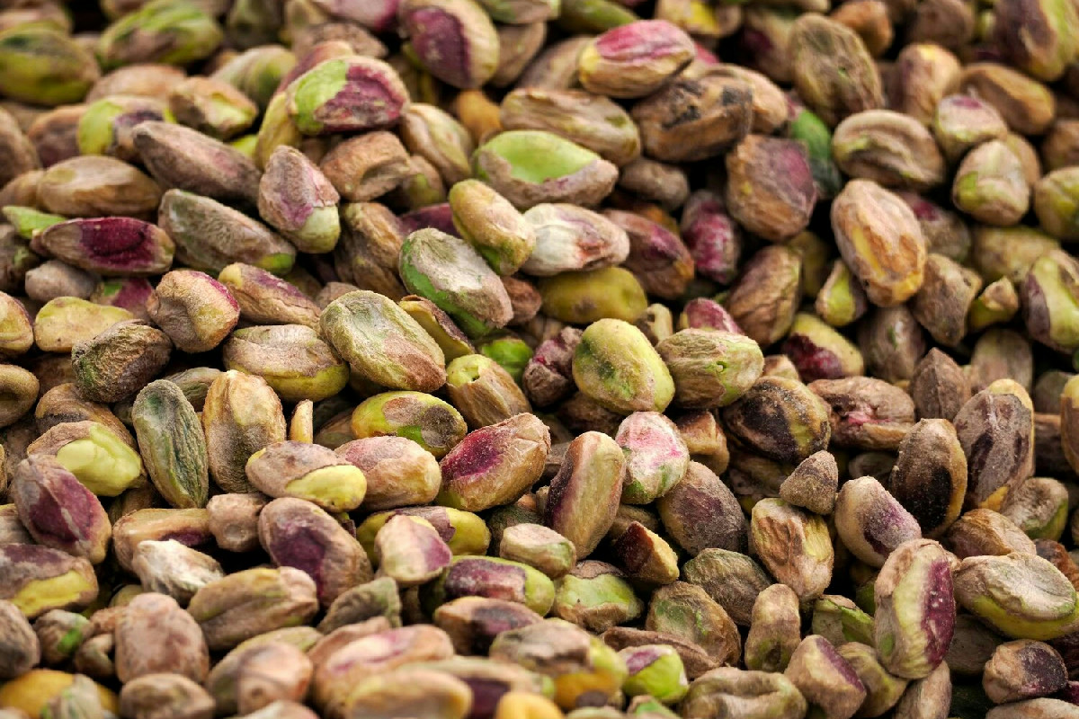 La magia di Zafferana Etnea sotto l’Etna: pistacchi, musica e mercatini natalizi unici